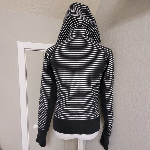 Lululemon Scuba Hoodie Jacket in Parallel Stripe Brisk Bloom Size 6 - Picture 9 of 16